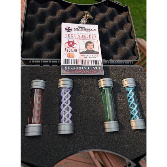Resident Evil Briefcase Kit Access Badge, T-Virus Antidotes Umbrella Corporation - Picture 5 of 16
